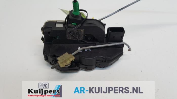 Portierslot Mechaniek 4Deurs links-achter van een Chevrolet Cruze (300) 1.8 16V VVT 2010