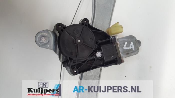 Raammechaniek 4Deurs links-achter van een Chevrolet Cruze (300) 1.8 16V VVT 2010