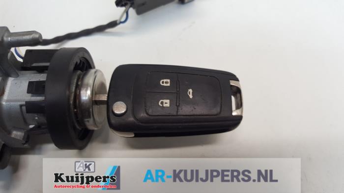 Sleutel+Contactslot van een Chevrolet Cruze (300) 1.8 16V VVT 2010