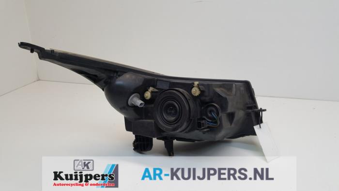 Linker Koplamp van een Chevrolet Cruze (300) 1.8 16V VVT 2010