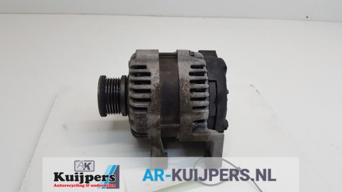 Alternator van een Chevrolet Cruze (300) 1.8 16V VVT 2010