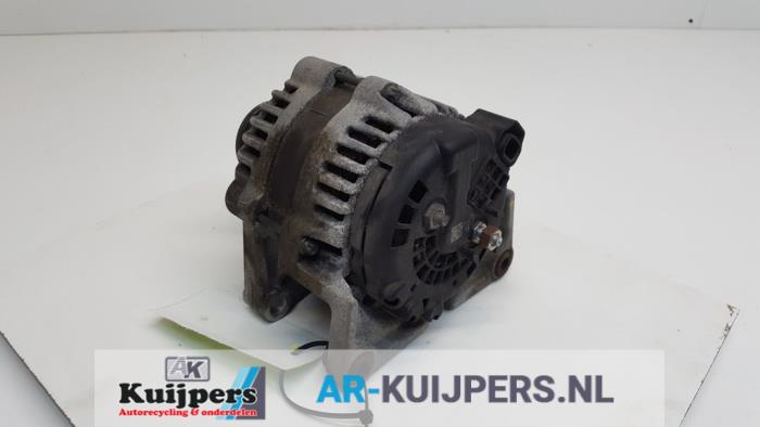 Alternator van een Chevrolet Cruze (300) 1.8 16V VVT 2010