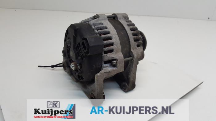 Alternator van een Chevrolet Cruze (300) 1.8 16V VVT 2010