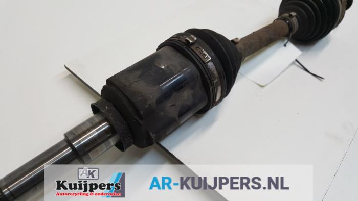 Steekas links-voor van een Chevrolet Cruze (300) 1.8 16V VVT 2010