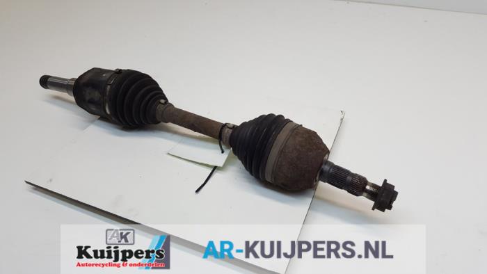 Steekas links-voor van een Chevrolet Cruze (300) 1.8 16V VVT 2010