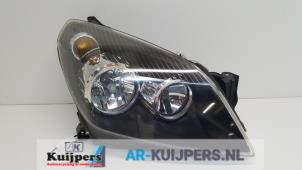 Gebruikte Koplamp rechts Opel Astra H SW (L35) 1.6 16V Twinport Prijs € 65,00 Margeregeling aangeboden door Autorecycling Kuijpers