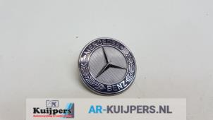 Gebruikte Embleem Mercedes CLA (117.3) 2.0 CLA-250 Turbo 16V 4-Matic Prijs € 18,00 Margeregeling aangeboden door Autorecycling Kuijpers