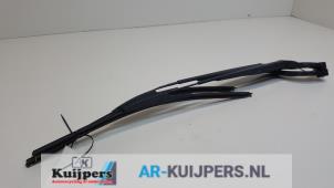 Gebruikte Ruitenwisserarm set Landrover Range Rover Sport (LS) 2.7 TDV6 24V Prijs € 30,00 Margeregeling aangeboden door Autorecycling Kuijpers