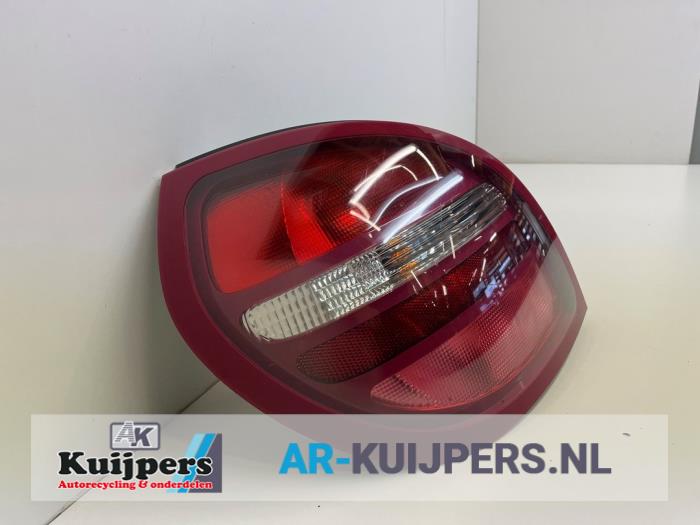 Achterlicht links - Nissan Almera