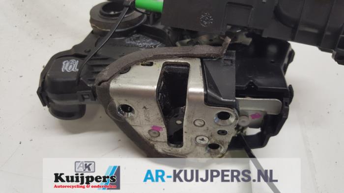 Deurslot Mechaniek 4Deurs links-voor - Toyota Avensis