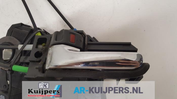 Deurslot Mechaniek 4Deurs links-voor - Toyota Avensis