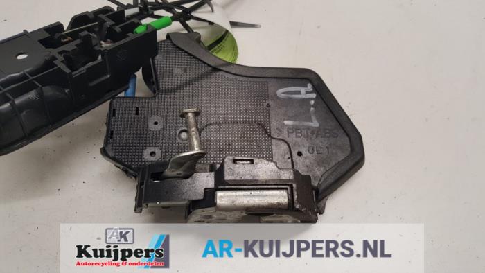 Deurslot Mechaniek 4Deurs links-achter - Toyota Avensis