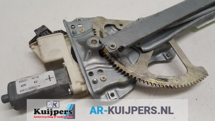 Ruitmechaniek 4Deurs rechts-voor - Toyota Avensis