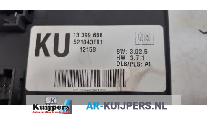 Centrale Deurvergrendelings Module - Opel Insignia