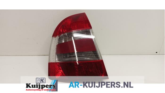 Achterlicht links - Skoda Superb