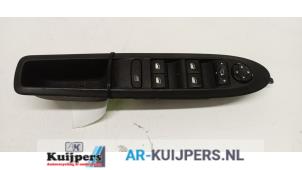 Gebruikte Schakelblok ruiten Citroen C4 Berline (NC) 1.6 16V VTi Prijs € 30,00 Margeregeling aangeboden door Autorecycling Kuijpers