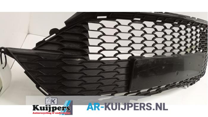 Grille - Toyota Corolla
