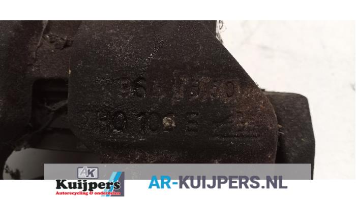 Remklauw (Tang) rechts-voor - Volkswagen Transporter