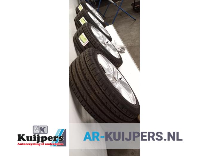 Sportvelgenset + banden - Seat Ibiza