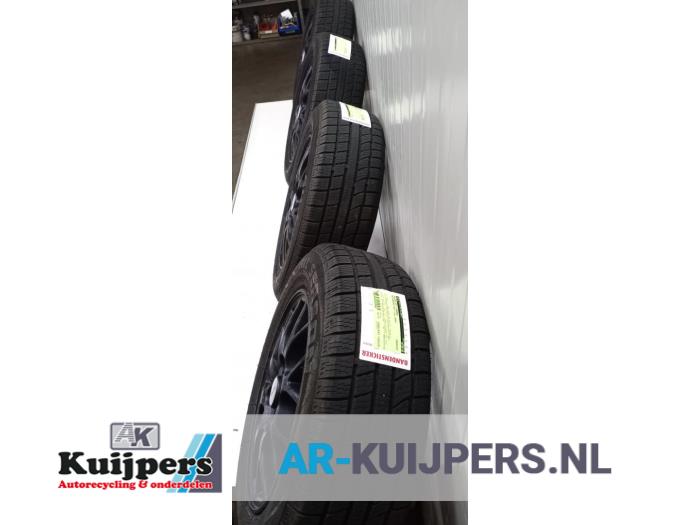 Sportvelgenset + banden - Mitsubishi Colt