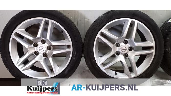 Sportvelgenset + winterbanden - Opel Astra