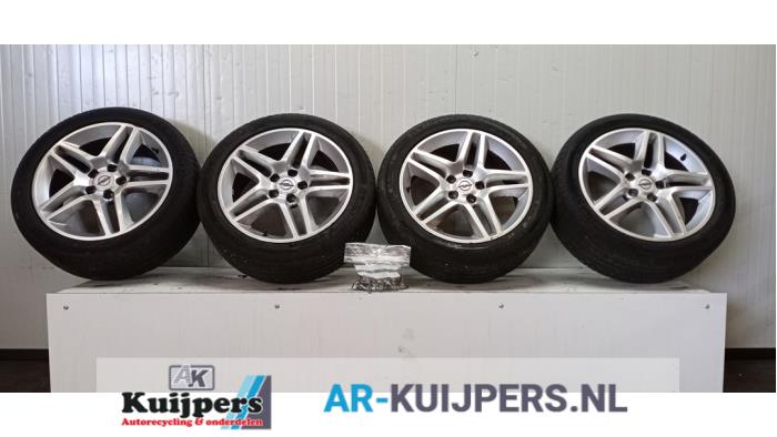 Sportvelgenset + winterbanden - Opel Astra