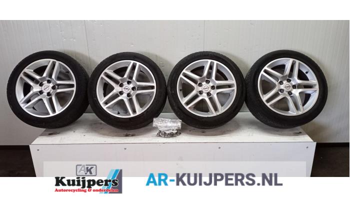 Sportvelgenset + winterbanden - Opel Astra
