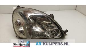 Gebruikte Koplamp rechts Toyota Yaris (P1) 1.3 16V VVT-i Prijs € 49,00 Margeregeling aangeboden door Autorecycling Kuijpers