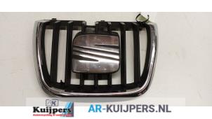 Gebruikte Grille Seat Alhambra (7V8/9) 2.8 V6 24V 4 Prijs € 39,00 Margeregeling aangeboden door Autorecycling Kuijpers