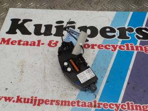Gebruikte Kachel Weerstand Volkswagen Up! (121) e-Up! Prijs € 12,50 Margeregeling aangeboden door Autorecycling Kuijpers