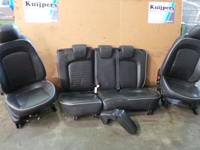 Bekleding Set (compleet) - Onderdeelinformatie - Autorecycling Kuijpers B.V.