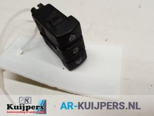 Gebruikte Schakelaar Elektrisch Raam Opel Movano 2.2 DTI 16V Prijs € 15,00 Margeregeling aangeboden door Autorecycling Kuijpers
