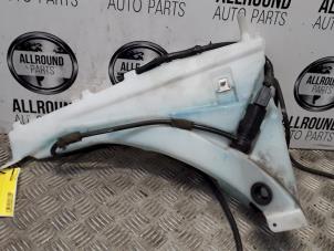 Gebruikte Ruitensproeiertank voor Volvo C30 (EK/MK) Prijs op aanvraag aangeboden door AllroundCarParts