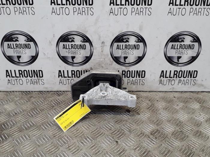 Gebruikte Motorsteun Peugeot 1007 (KM) 1.4 Prijs op aanvraag aangeboden door AllroundCarParts