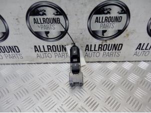 Gebruikte Raam schakelaar elektrisch Hyundai Tucson (TL) Prijs € 25,00 Margeregeling aangeboden door AllroundCarParts