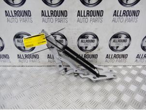 Gebruikte Achterklep Scharnier BMW 3 serie (E90) Prijs € 45,00 Margeregeling aangeboden door AllroundCarParts