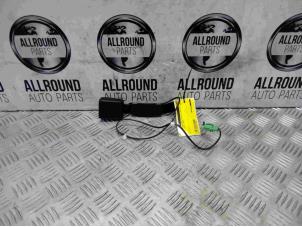 Gebruikte Veiligheidsgordel Insteek links-voor Skoda Fabia III Combi (NJ5) Prijs € 25,00 Margeregeling aangeboden door AllroundCarParts