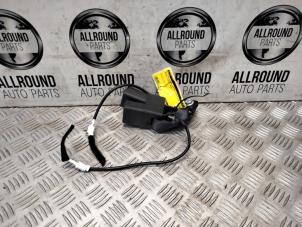 Gebruikte Veiligheidsgordel Insteek links-achter Renault Kadjar (RFEH) Prijs € 30,00 Margeregeling aangeboden door AllroundCarParts