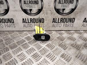 Gebruikte Ruit schakelaar elektrisch Mini Mini (F55) Prijs € 15,00 Margeregeling aangeboden door AllroundCarParts