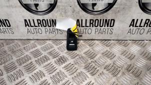 Gebruikte Ruit schakelaar elektrisch BMW 6 serie Gran Coupe (F06) Prijs € 10,00 Margeregeling aangeboden door AllroundCarParts