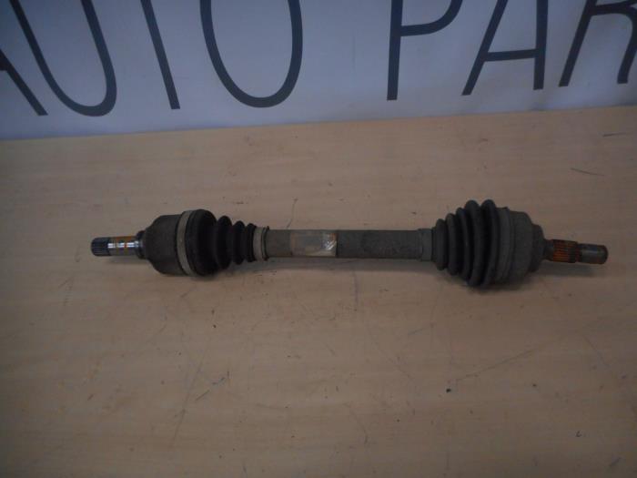 Gebruikte Aandrijfas links-voor Peugeot 307 Prijs op aanvraag aangeboden door AllroundCarParts