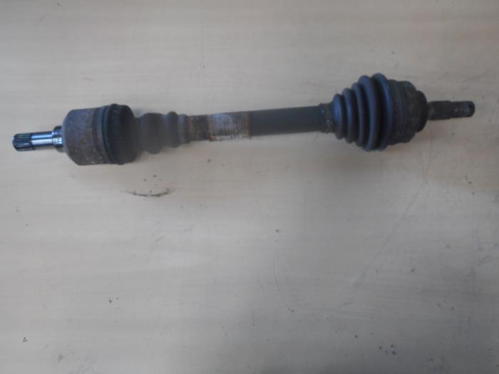 Gebruikte Steekas links-voor Peugeot 307 CC (3B) 2.0 16V Prijs op aanvraag aangeboden door AllroundCarParts