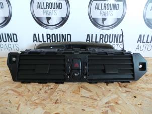 Gebruikte Luchtrooster Dashboard BMW 5 serie (E60) 525d 24V Prijs op aanvraag aangeboden door AllroundCarParts