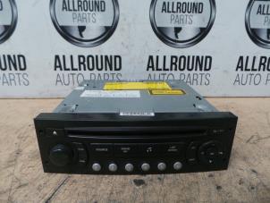 Gebruikte Radio CD Speler Peugeot 307 CC (3B) 2.0 16V Prijs op aanvraag aangeboden door AllroundCarParts