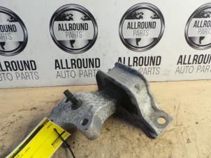 Gebruikte Motorsteun Renault Clio III (BR/CR) 1.4 16V Prijs op aanvraag aangeboden door AllroundCarParts