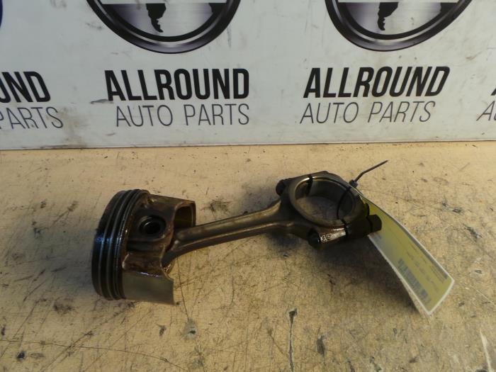 Gebruikte Zuiger Peugeot 207/207+ (WA/WC/WM) 1.4 16V Prijs op aanvraag aangeboden door AllroundCarParts