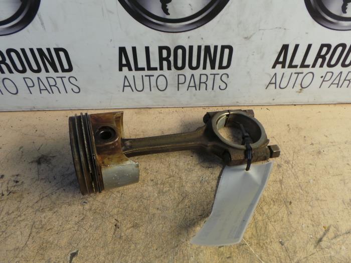 Gebruikte Zuiger Peugeot 207/207+ (WA/WC/WM) 1.4 16V Prijs op aanvraag aangeboden door AllroundCarParts