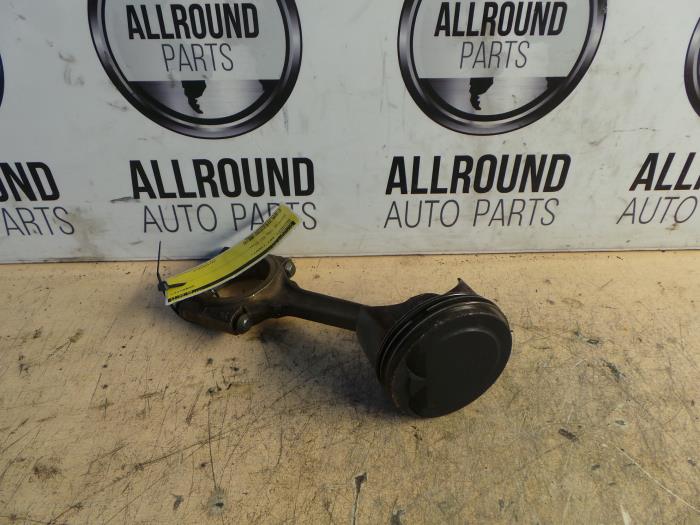 Gebruikte Zuiger Peugeot 207/207+ (WA/WC/WM) 1.4 16V Prijs op aanvraag aangeboden door AllroundCarParts