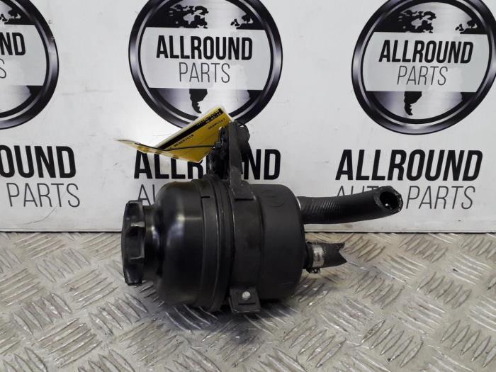Gebruikte Servo Oliereservoir BMW 3 serie (E90) 318i 16V Prijs € 15,00 Margeregeling aangeboden door AllroundCarParts