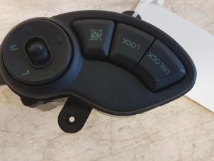 Gebruikte Spiegel Schakelaar Hyundai Santa Fe I 2.0 16V 4x2 Prijs € 25,00 Margeregeling aangeboden door Autodemontagebedrijf Smit